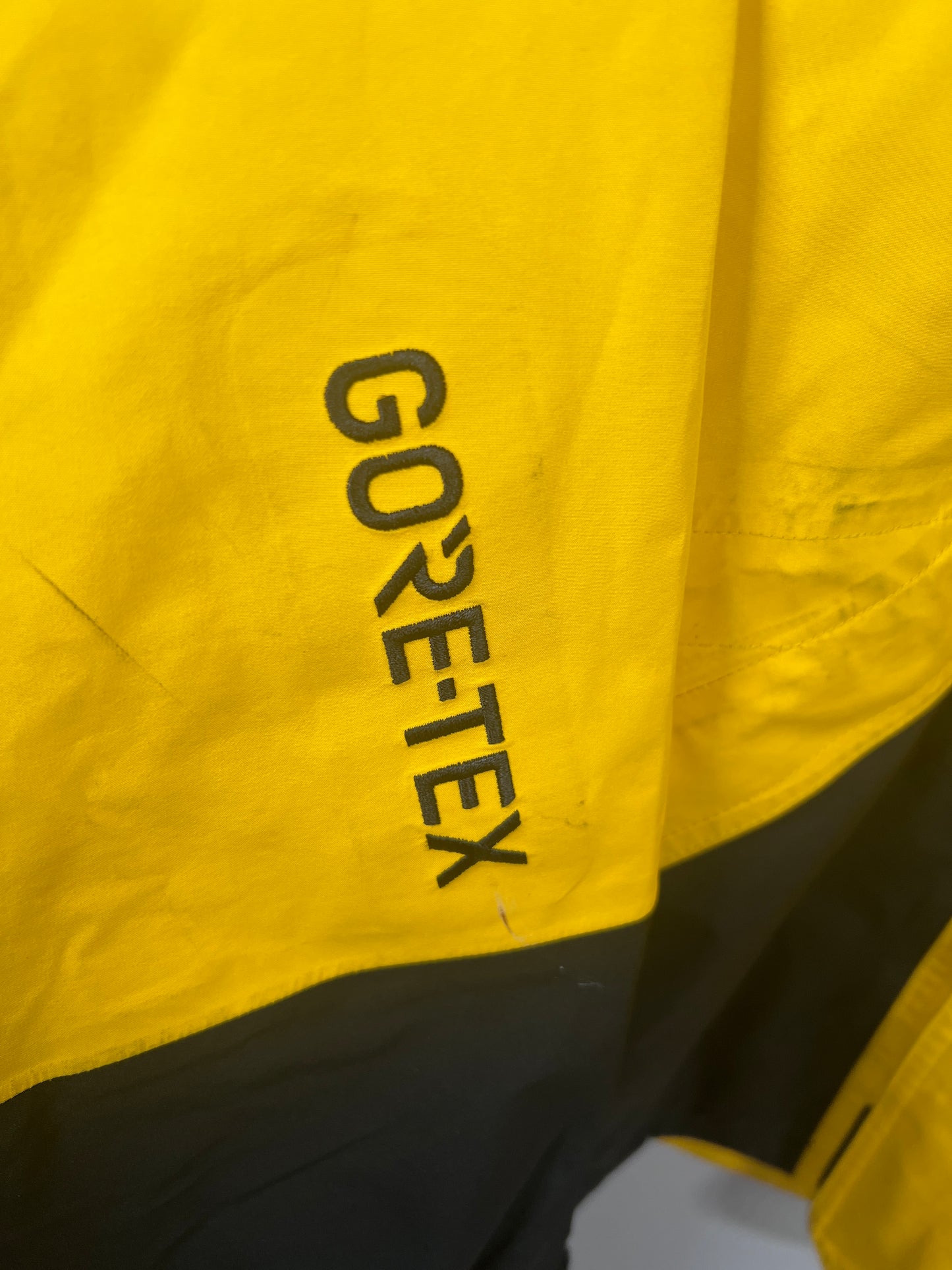 Adult XL - Nike ACG Gore-Tex Waterproof Full-Zip Jacket